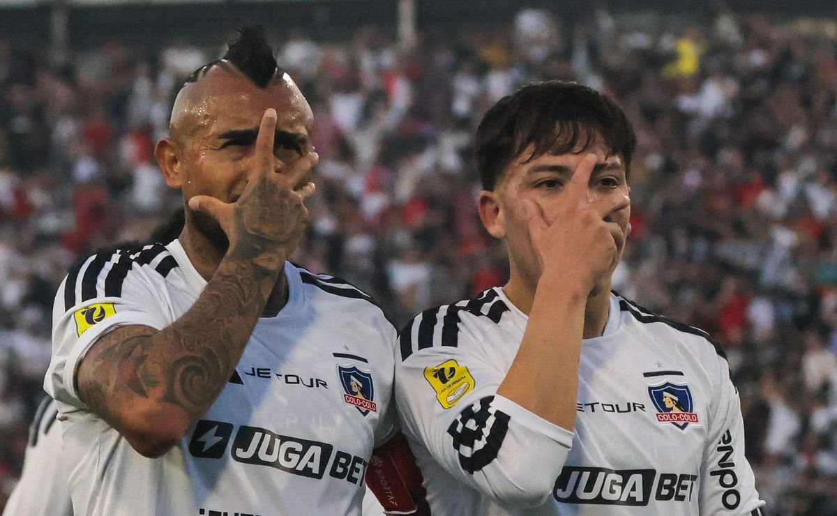 Vidal brinda una asesoría a Leandro Hernández en Colo Colo: “Mala costumbre de los periodistas”