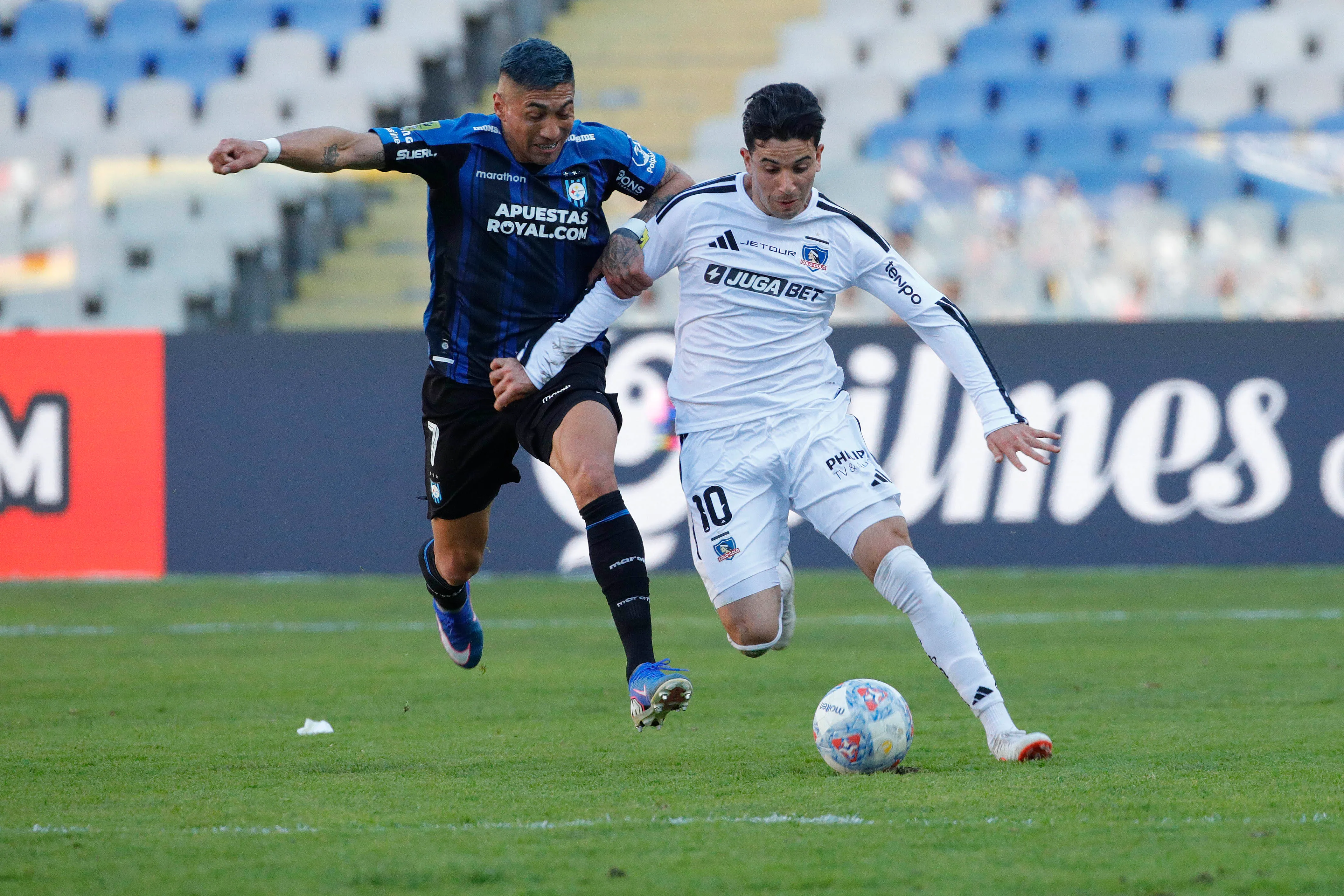 Lautaro Pastrán en acción frente a Huachipato en el 0-0 que Colo Colo consiguió en el Ester Roa Rebolledo. (Marco Vázquez/Photosport).