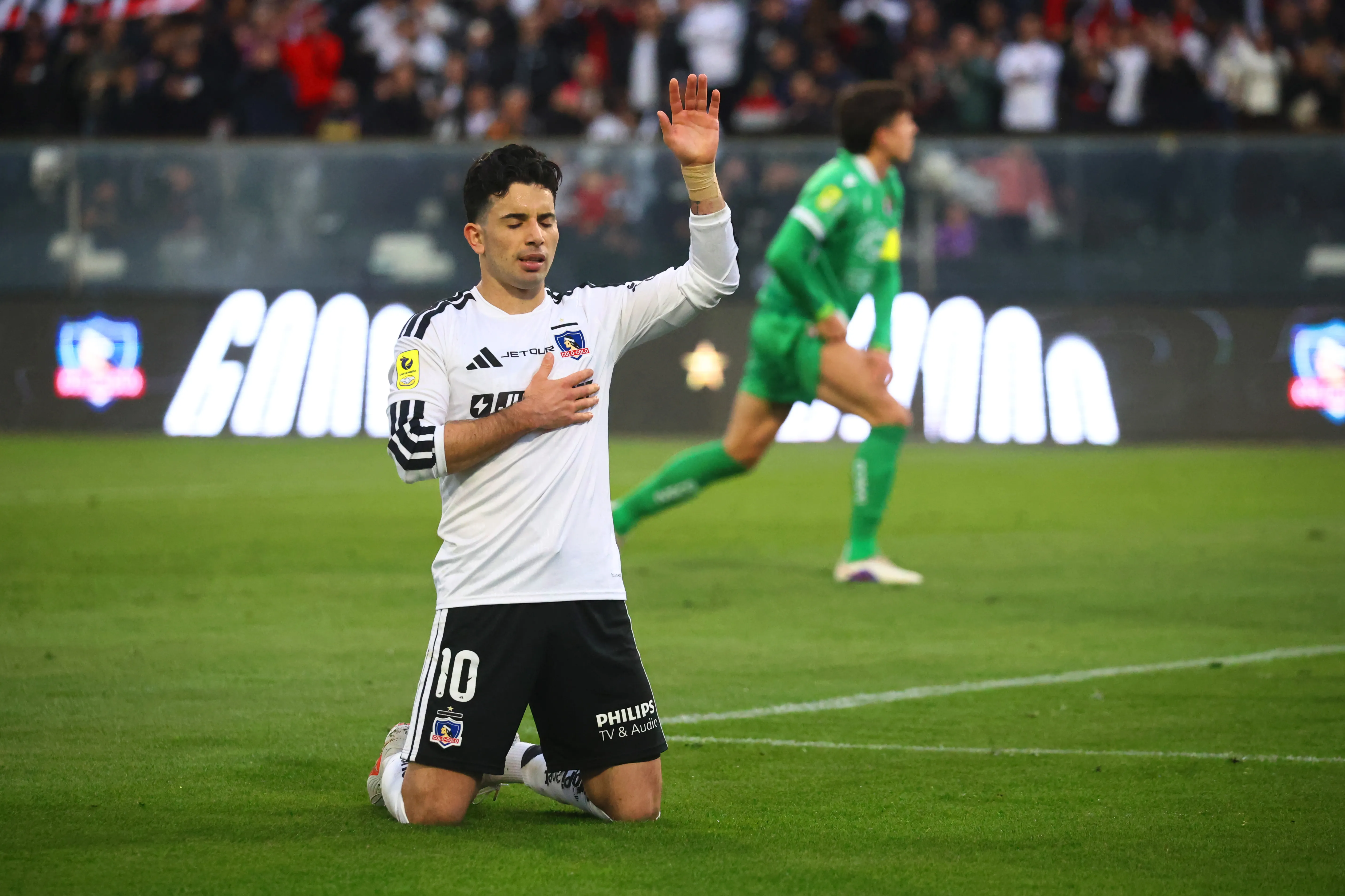 Lautaro Pastrán celebra uno de los cuatro goles que ha anotado en la Liga de Primera 2026, donde también regaló dos asistencias. (Dragomir Yankovic/Photosport).
