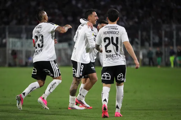 Colo Colo se mantiene lider del campeonato nacional con 53 puntos.