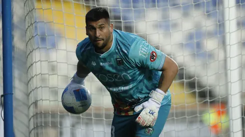 El golero de Deportes Temuco atajó un penal al goleador del Decano.