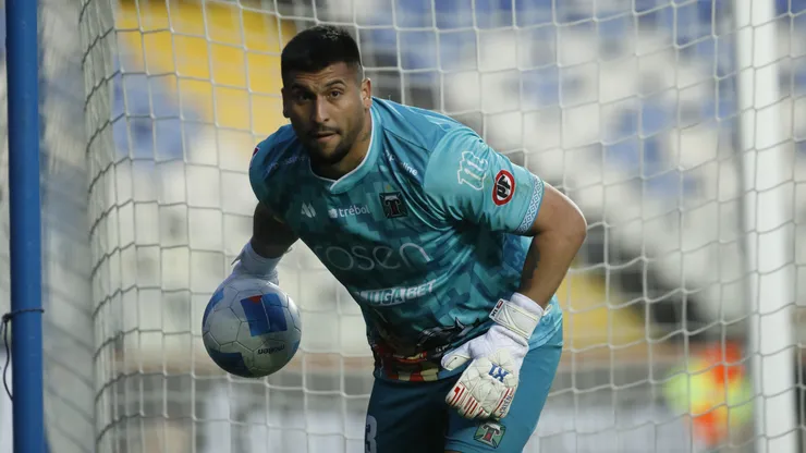 El golero de Deportes Temuco atajó un penal al goleador del Decano.