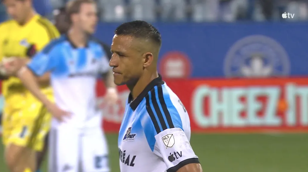 Alexis se retiró molesto tras la nueva derrota que sumó con el CF Montréal. Captura Apple TV