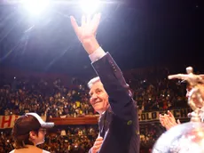 Incómodo momento vive Mosa en homenaje a Mirko: "Que se muera..."