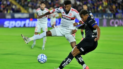 El chileno Erick Pulgar fue titular en Flamengo ante Independiente del Valle.