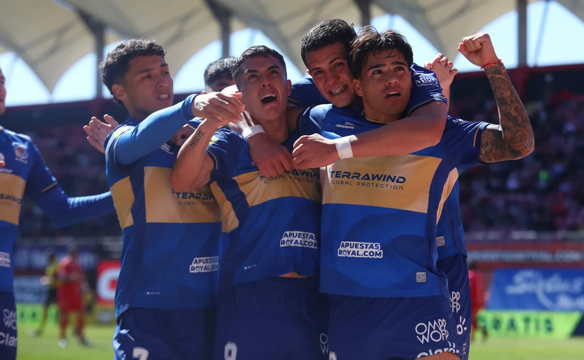 Tabla Liga de Primera: Everton logra un triunfazo de visita y alerta a UC y la U con el Chile 2