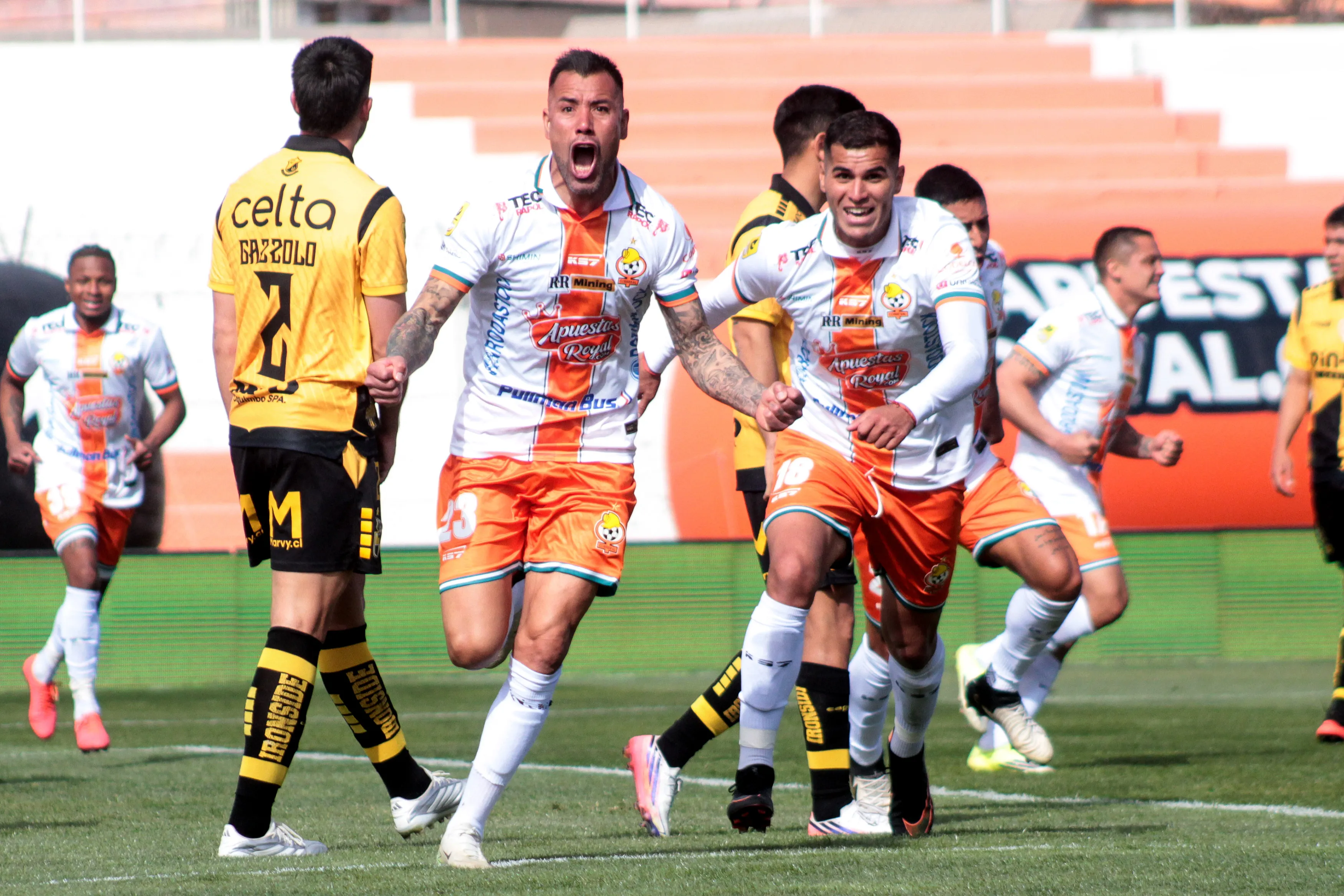 Guillermo Pacheco anotó el 3-1 parcial tras un preciso y potente centro de Felipe Villagrán. (Oscar Tello/Photosport).