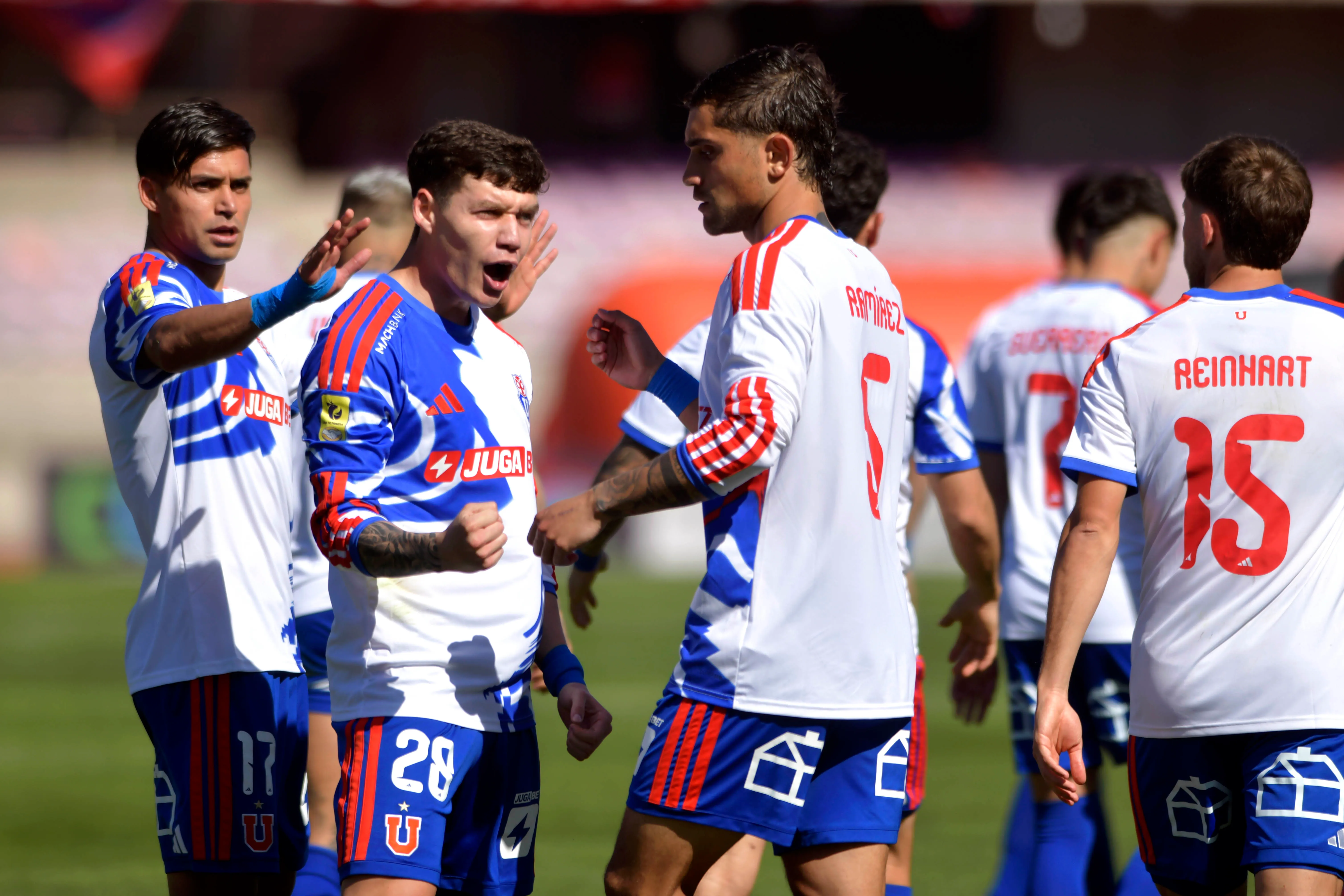 El festejo de Agustín Arce, autor del 1-0 parcial de los azules ante los Papayeros. (Alejandro Pizarro Ubilla/Photosport).
