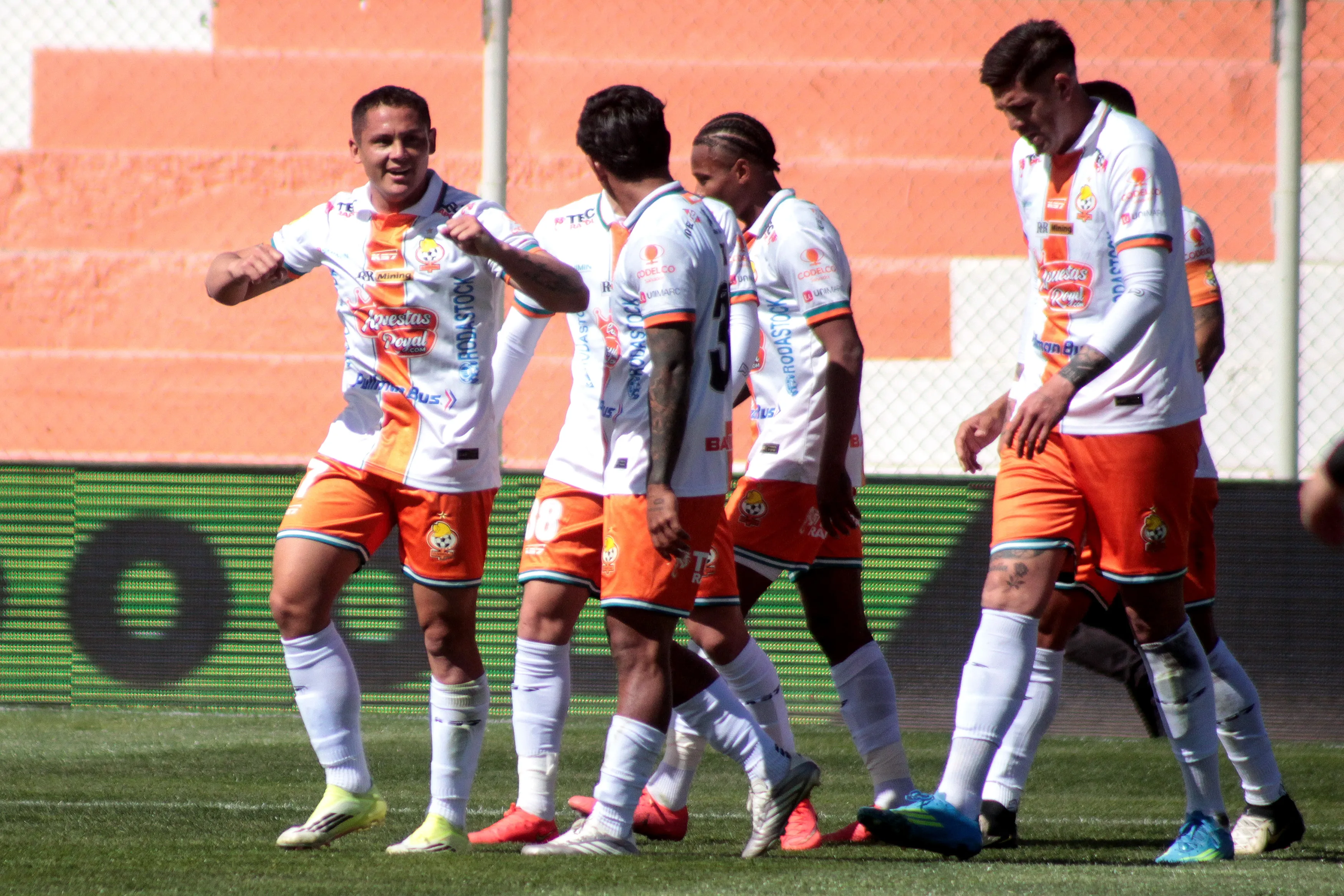 Juan Fuentes anotó el primer gol de Cobresal en la victoria ante los Piratas. (Oscar Tello/Photosport).