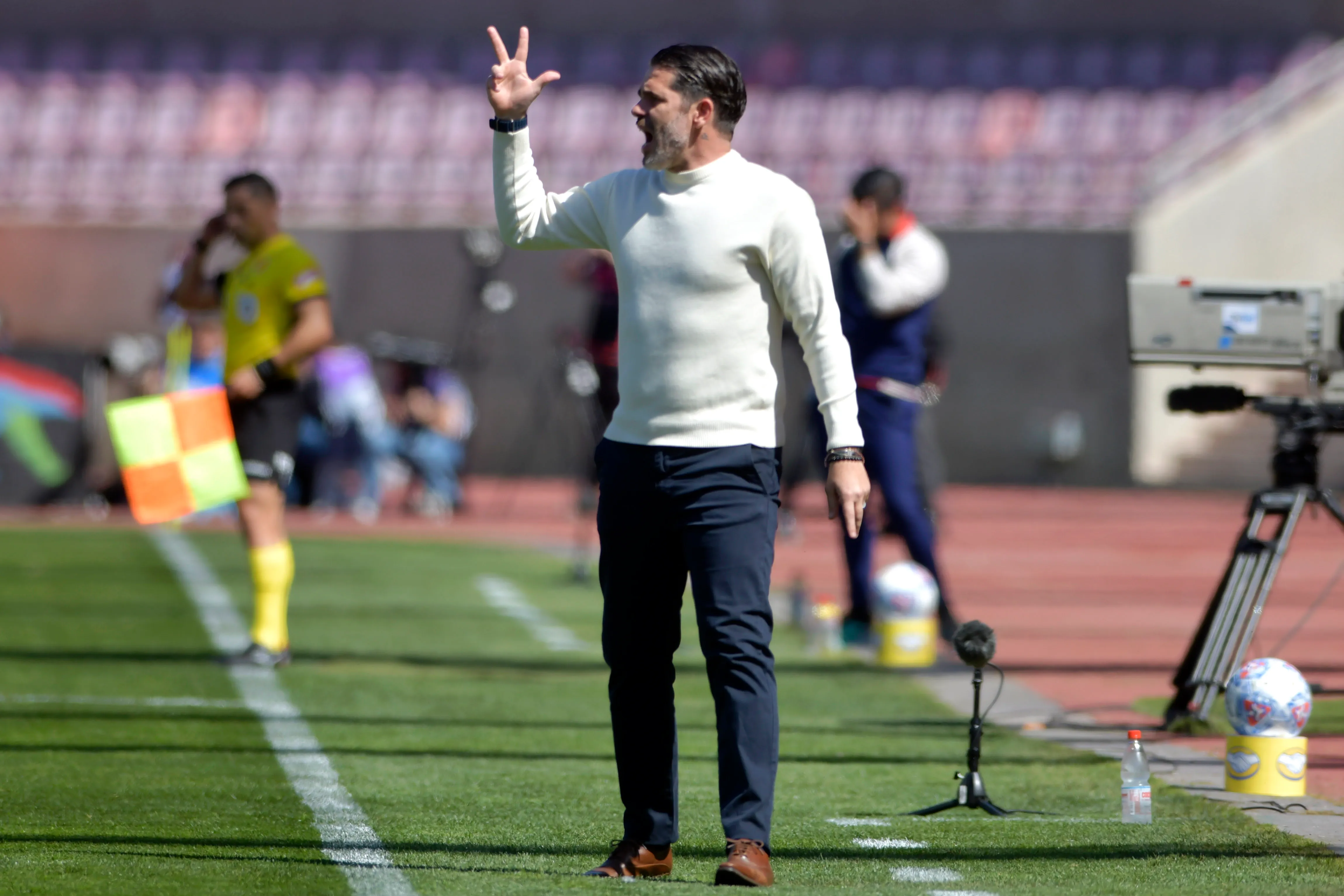 Fernando Gago afrontó este partido con tres bajas en la U. Foto: Alejandro Pizarro Ubilla/Photosport