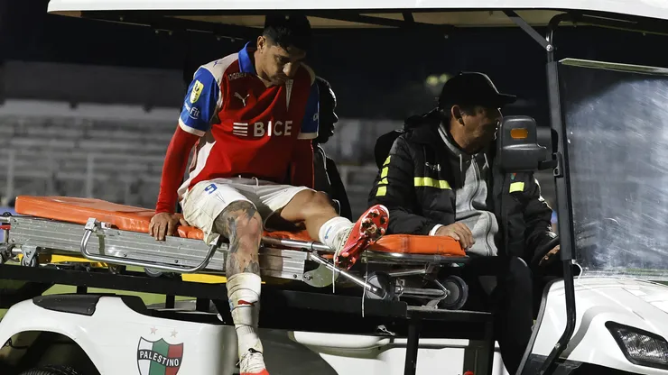 Fernando Zampedri salió con mucho dolor ante Palestino.
