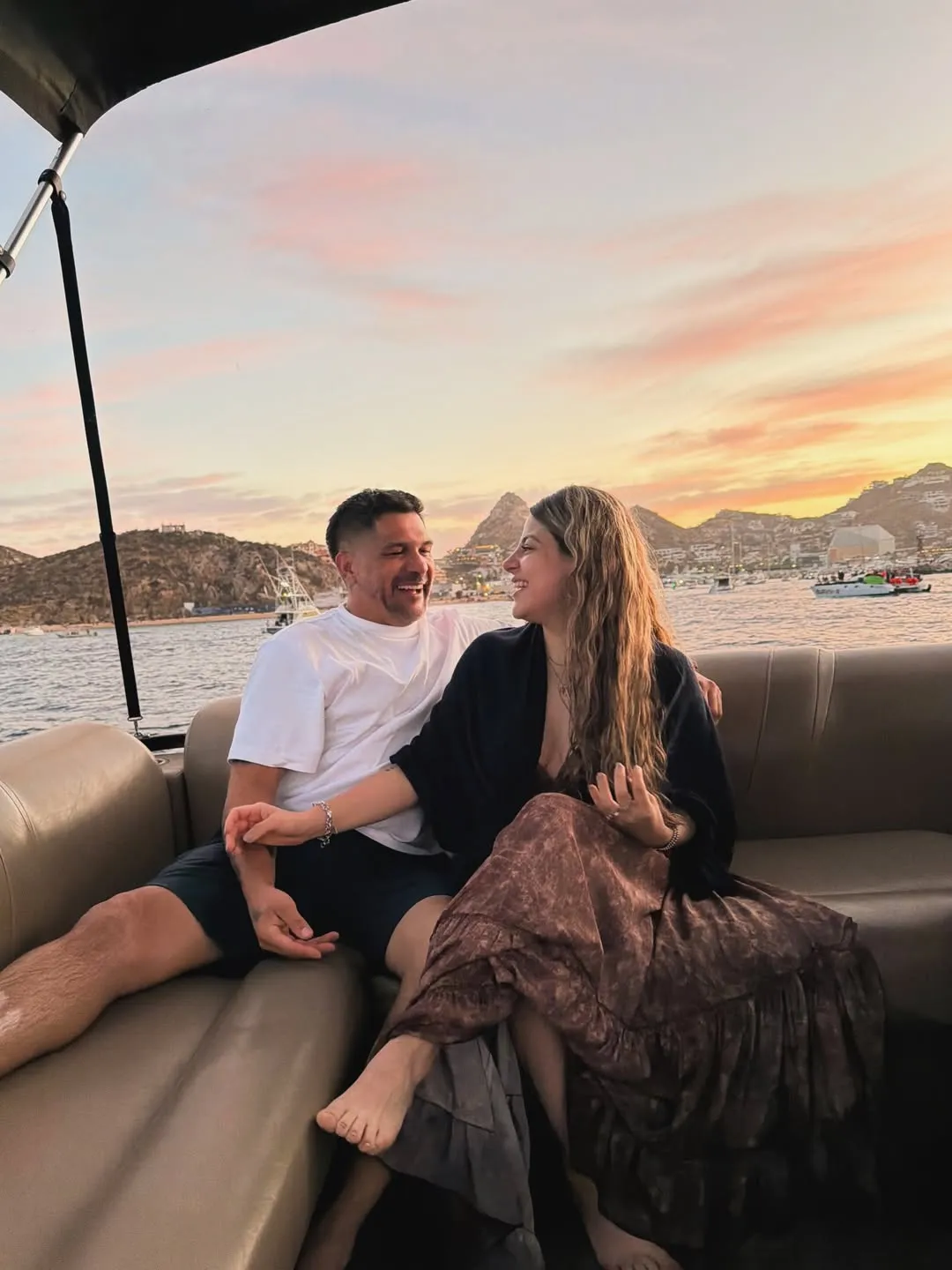 Reinaldo Navia sueña con tener su cuarto hijo con su pareja Stephania Valadez.