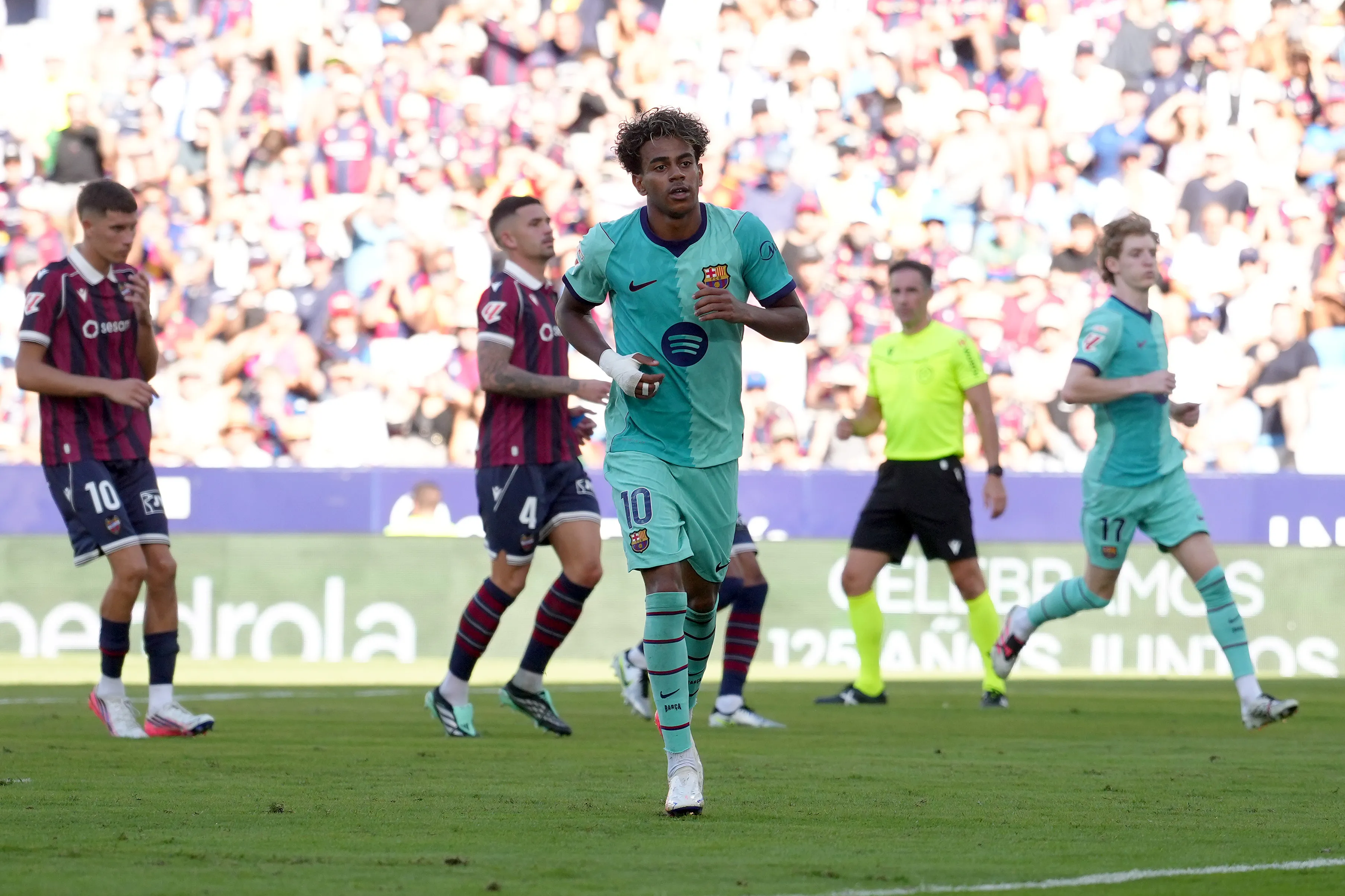 Lamine Yamal lleva 6 goles en La Liga. (Photo by Alex Caparros/Getty Images)