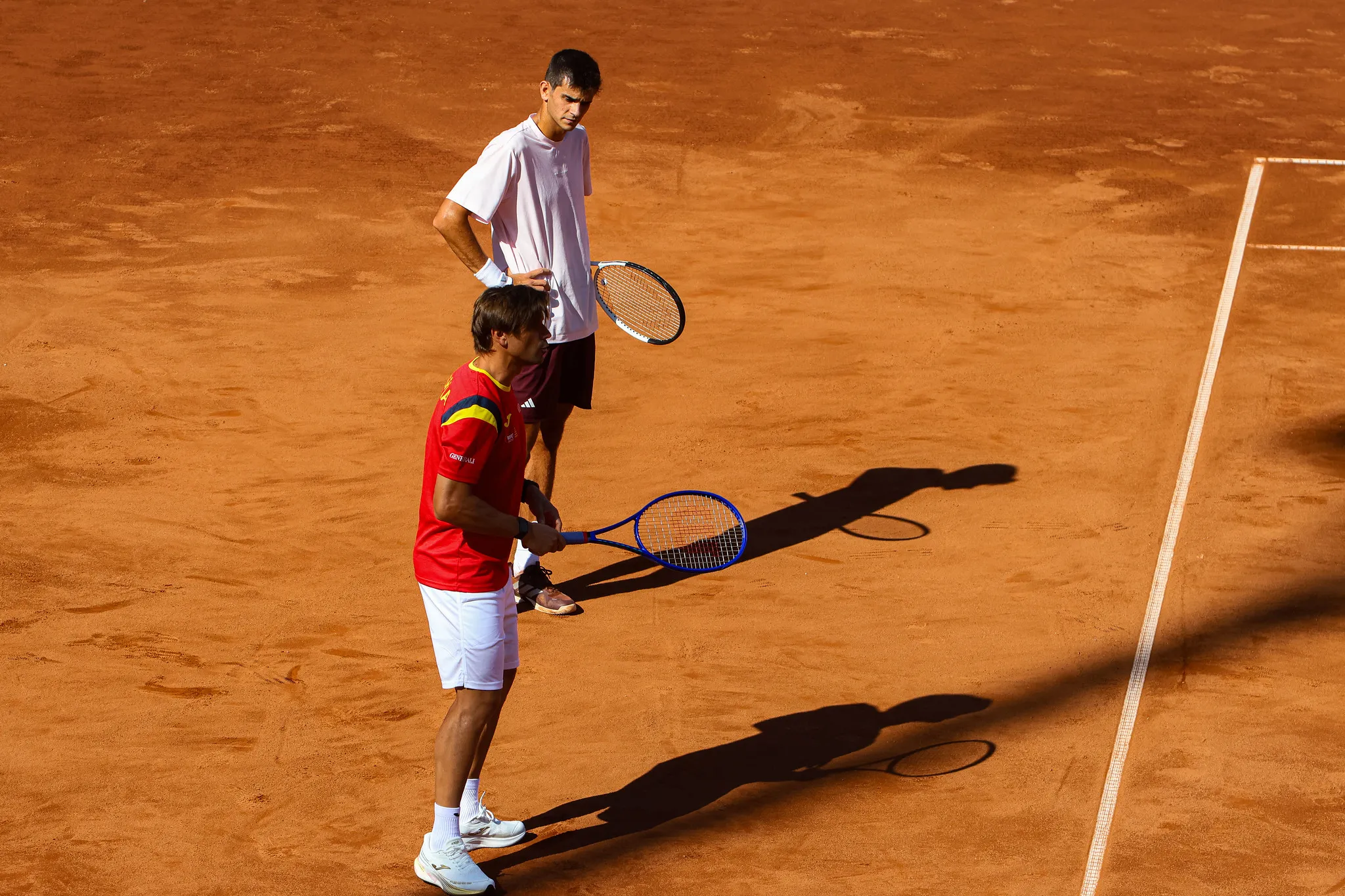 Rafael Jódar entrenando con el capitán español, David Ferrer. Foto: Matías Salas