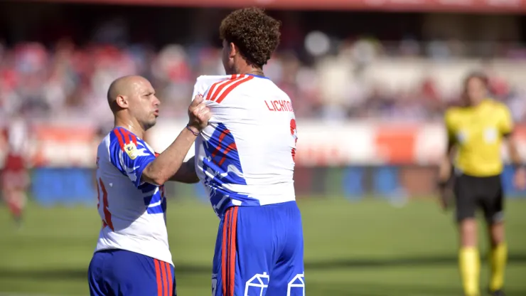 Marcelo Díaz demuestra su liderazgo en U de Chile.