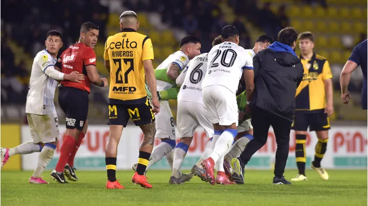 Partido fue suspendido por incidentes.