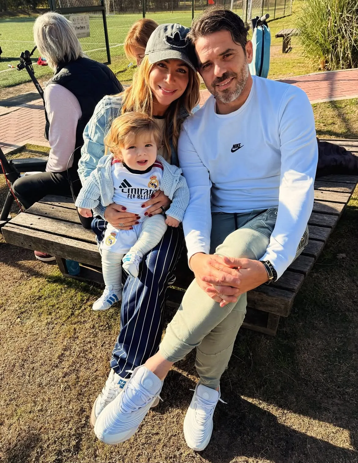 Fernando Gago con su familia en Argentina.