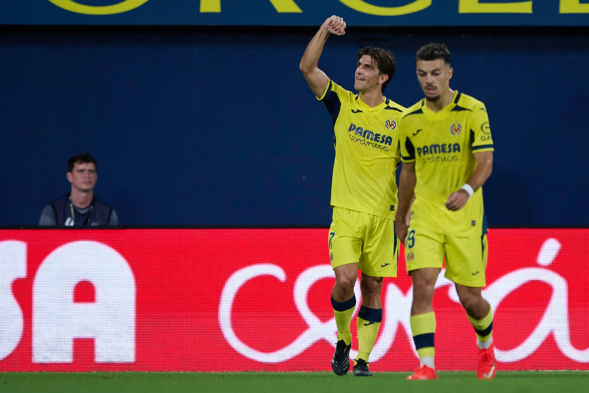Gerard Moreno festejó así la apertura de la cuenta ante los béticos. (Francisco Macia/Getty Images).