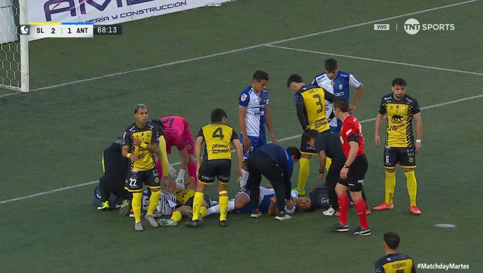 Prácticamente nocaut quedó Cristian Díaz. (Captura TNT Sports).
