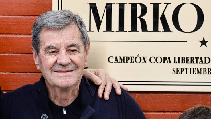 Mirko Jozic recibió diversos homenajes en Chile. Colo Colo bautizó la casa alba con su nombre