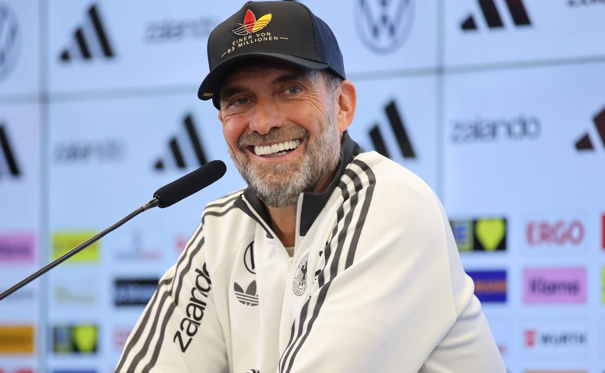 La primera gran locura de Jürgen Klopp en Alemania: cita a 44 jugadores y se lanza contra la prensa