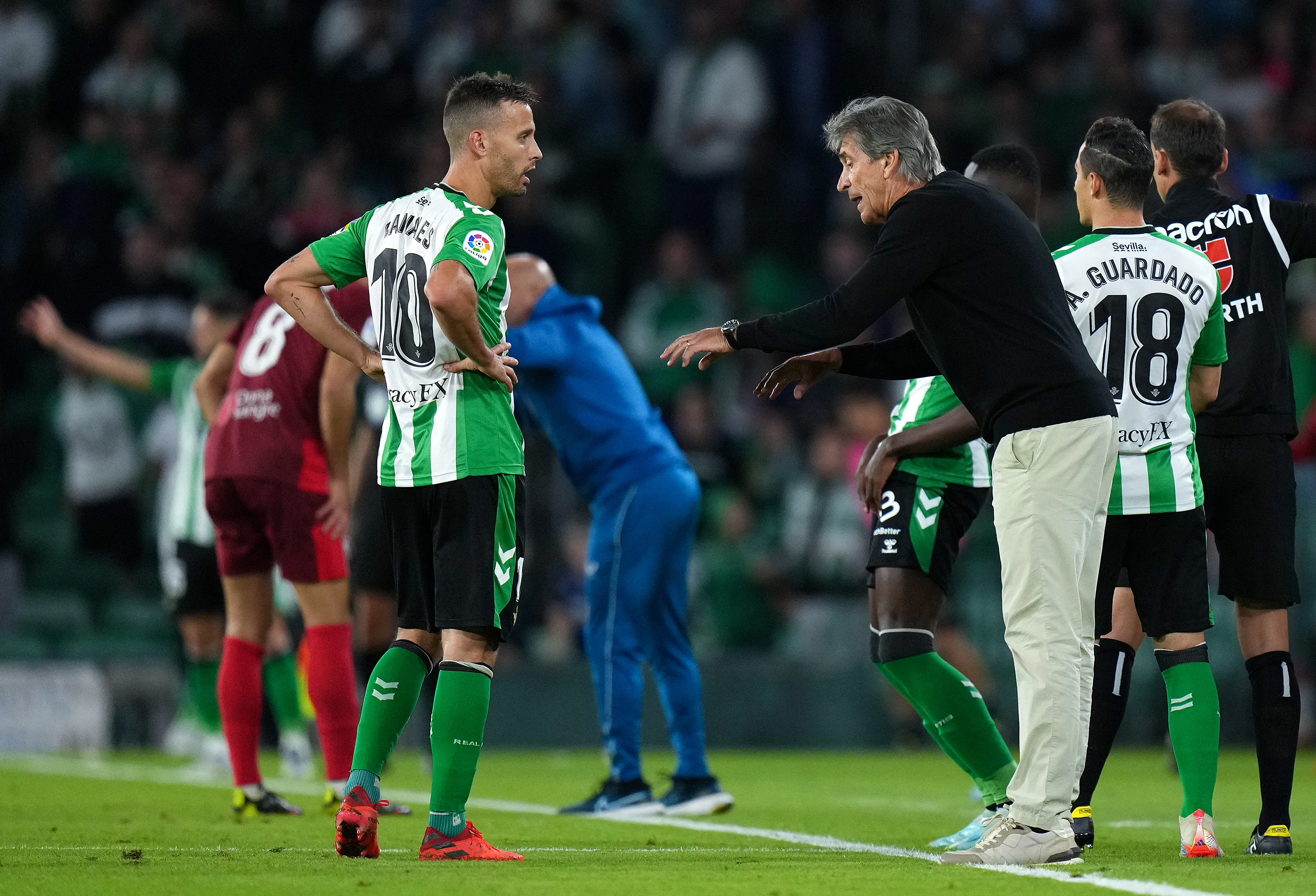 Sergio Canales y Manuel Pellegrini estuvieron juntos casi 3 años en el Betis. (Angel Martinez/Getty Images).