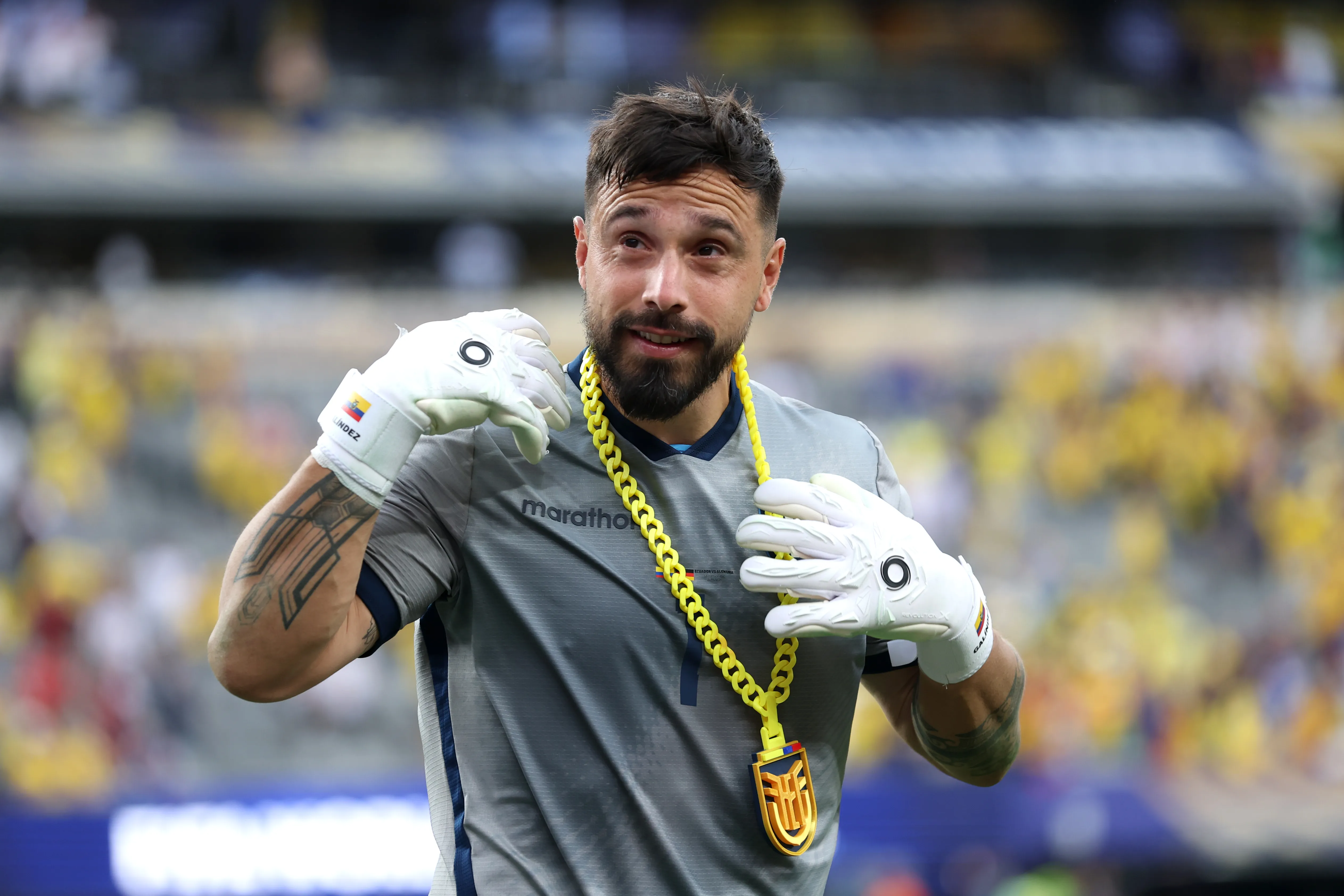 Hernán Galíndez celebra el triunfo de Ecuador ante Alemania en la fase grupal del Mundial 2026. (Alexander Hassenstein/Getty Images).