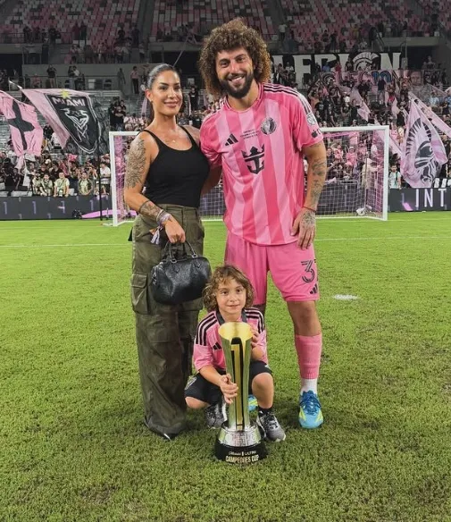 Falcón junto a su familia