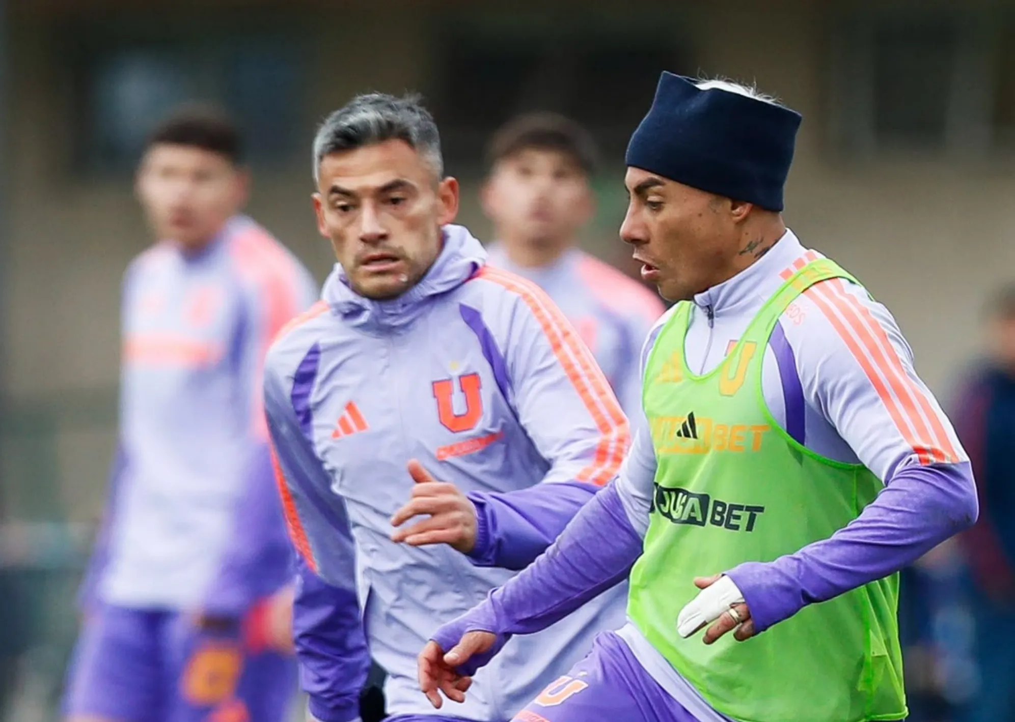 La U entiende que el plantel parte con Aránguiz y Vargas. Foto: U de Chile.