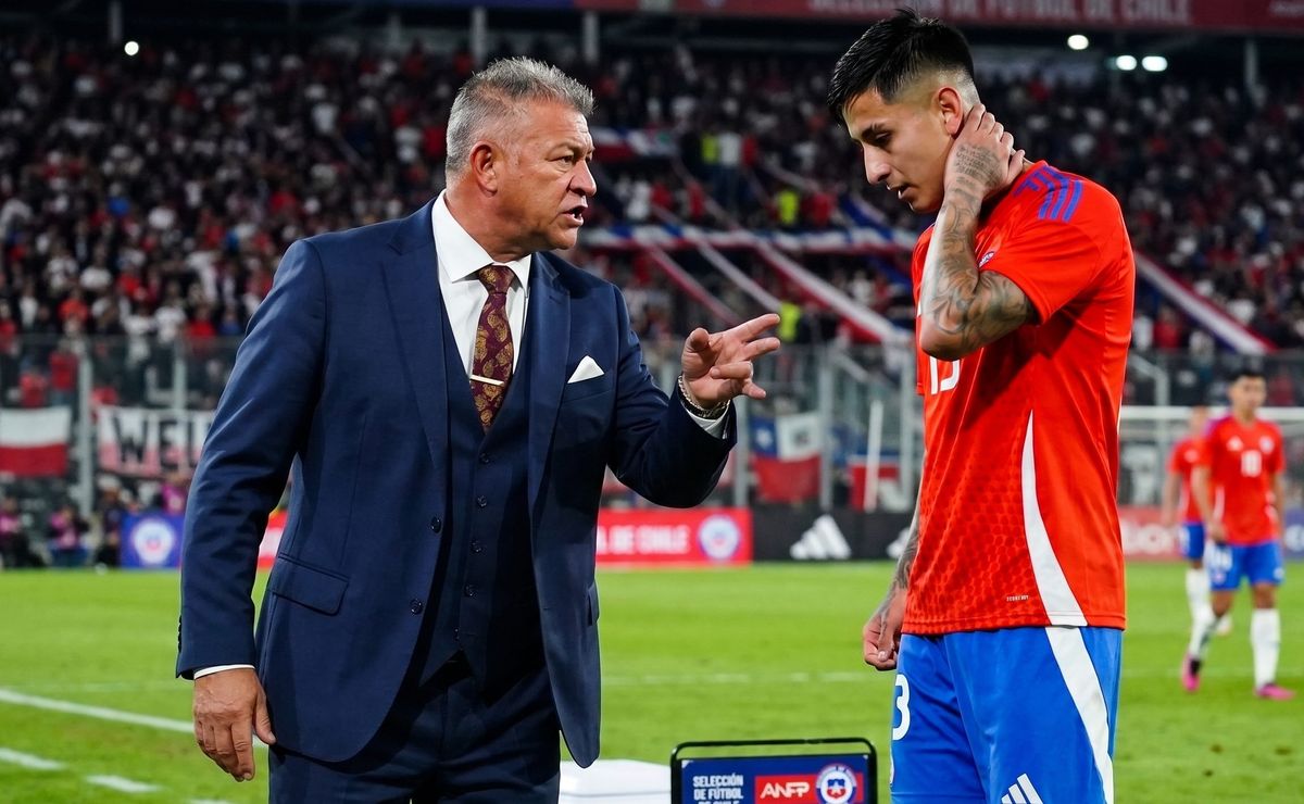Claudio Borghi se lanza contra Erick Pulgar por su negativa a la Roja: “Tiene que estar disponible”