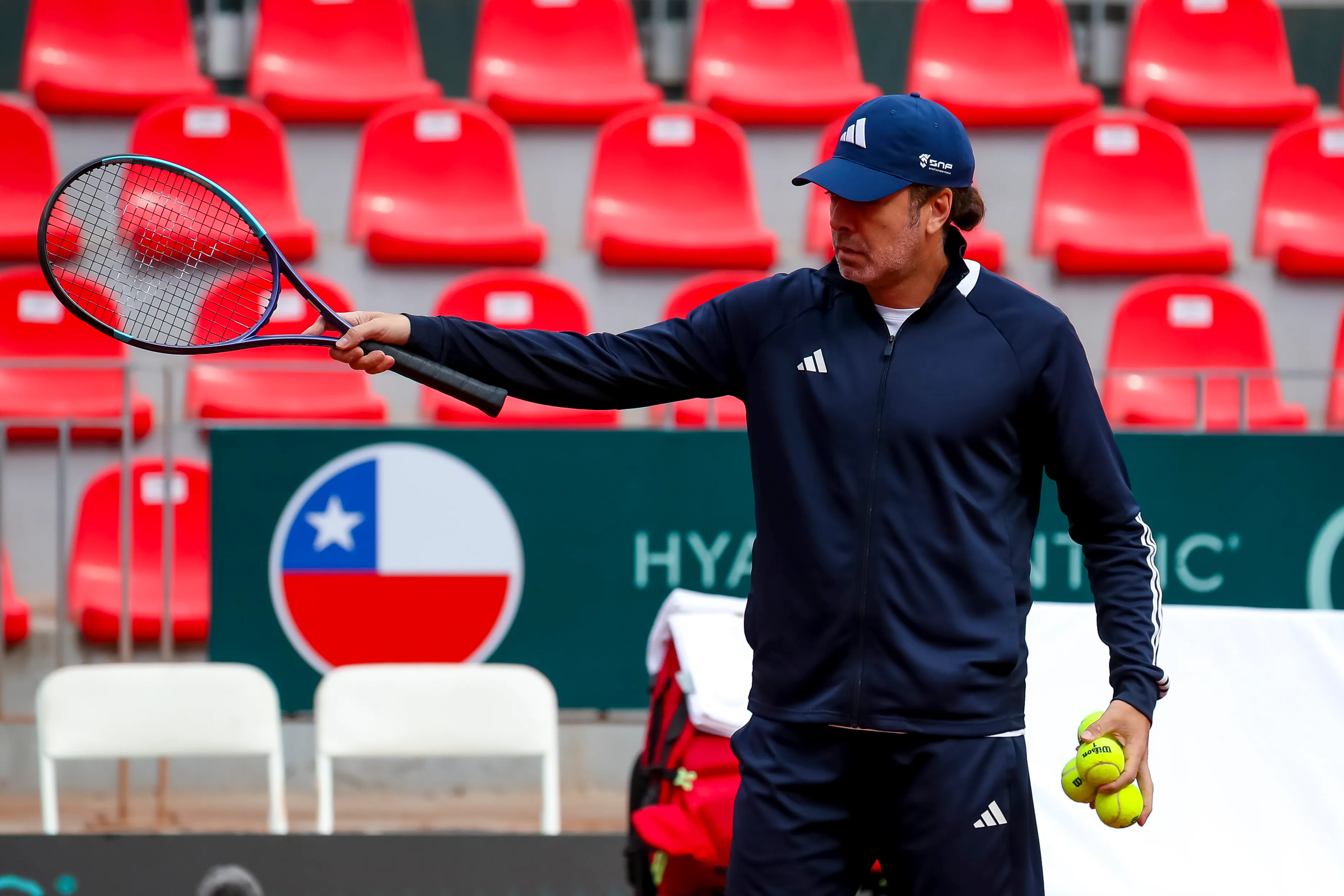 Nicolás Massú prepara a Tabilo antes del debut de la Davis.
