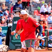 Paliza en el primer set: en vivo el dobles de Chile vs España