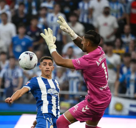 Álvaro Vallés le ganó el duelo a Yeremay Hernández. (Getty Images).