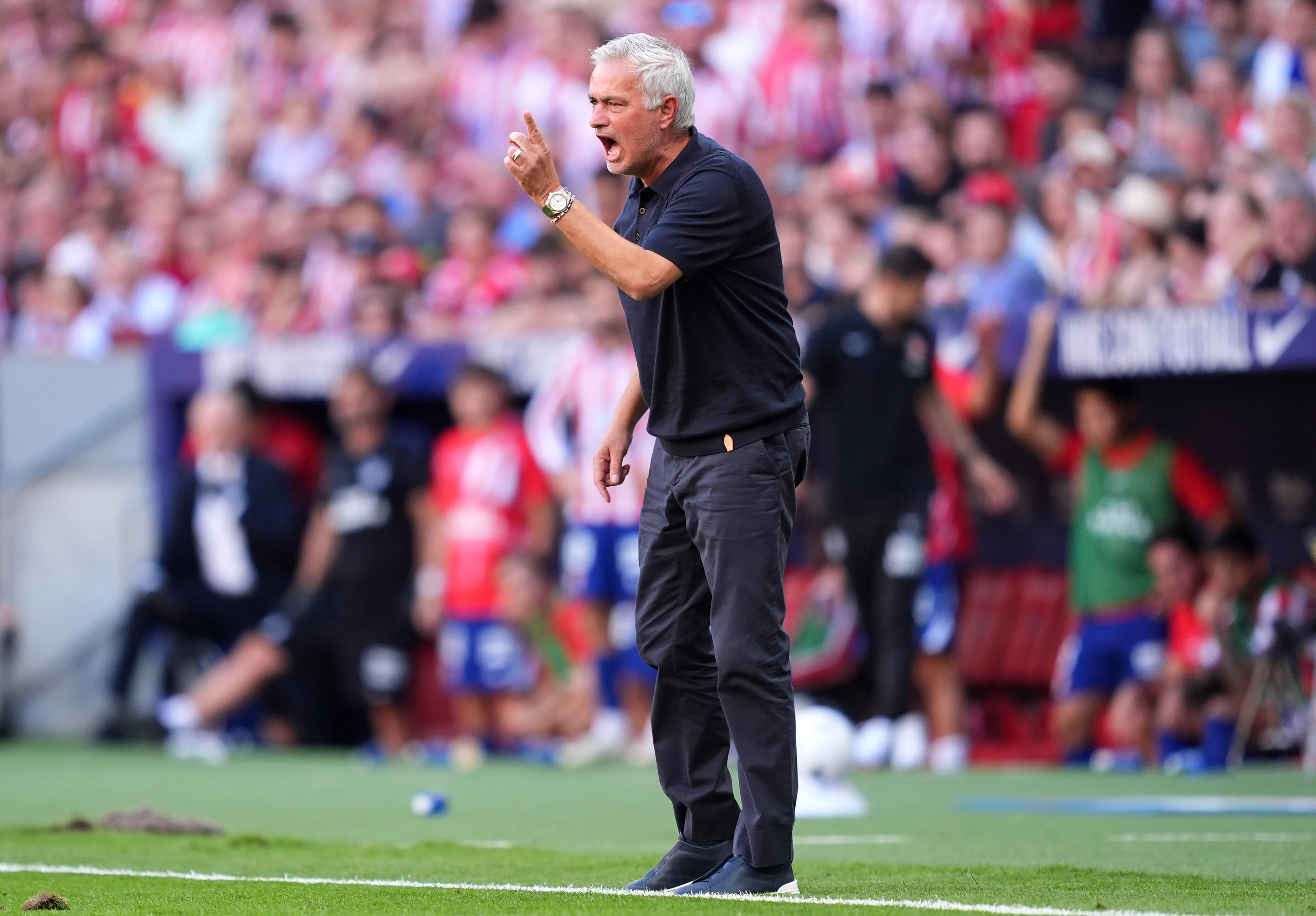 José Mourinho quedó muy molesto con el arbitraje tras perder el derbi de Madrid vs el Atlético. (Mateo Villalba Sanchez/Getty Images).