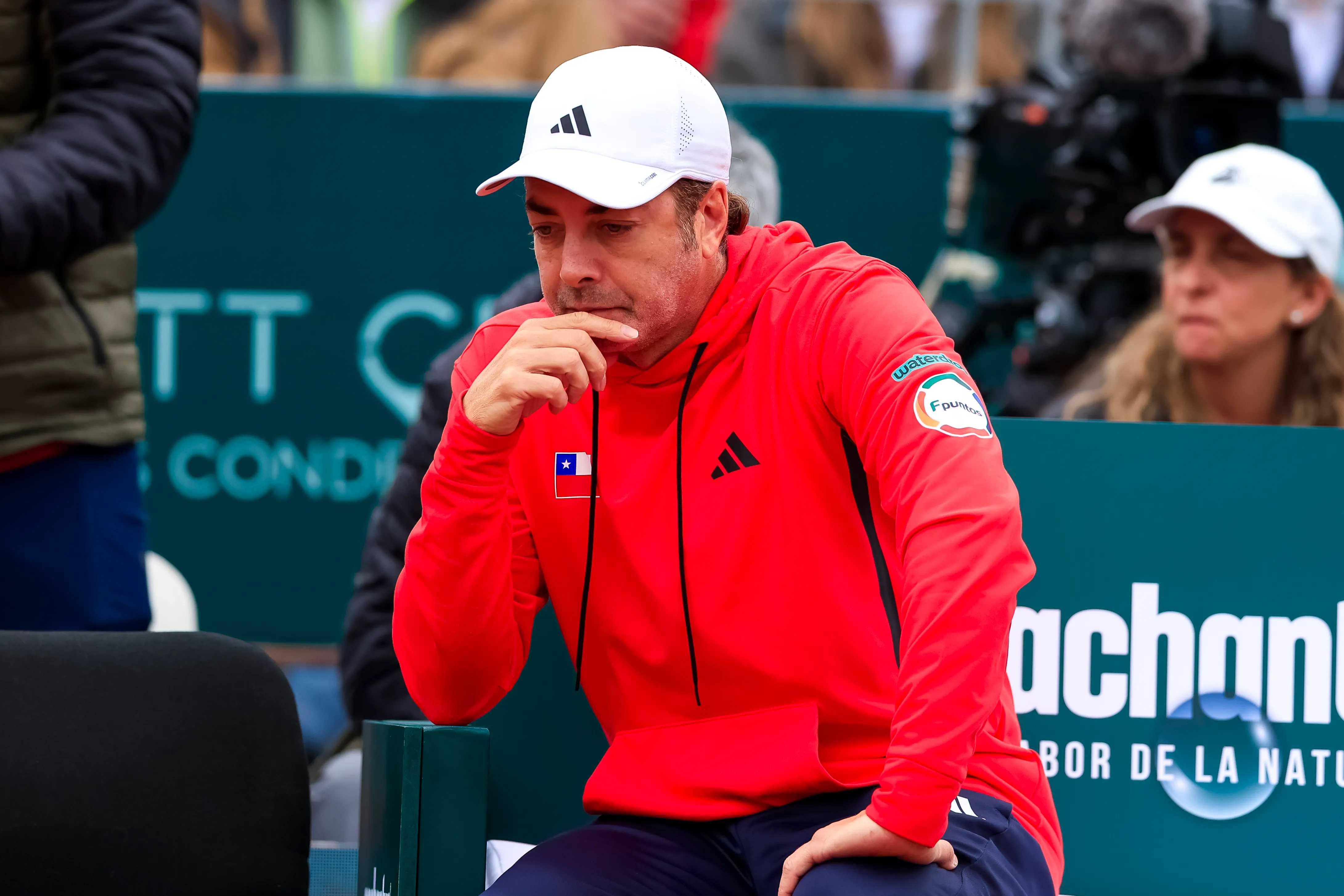 Nicolás Massú y Chile no tuvieron cómo hacerle frente a España. (Pepe Alvujar/Photosport).