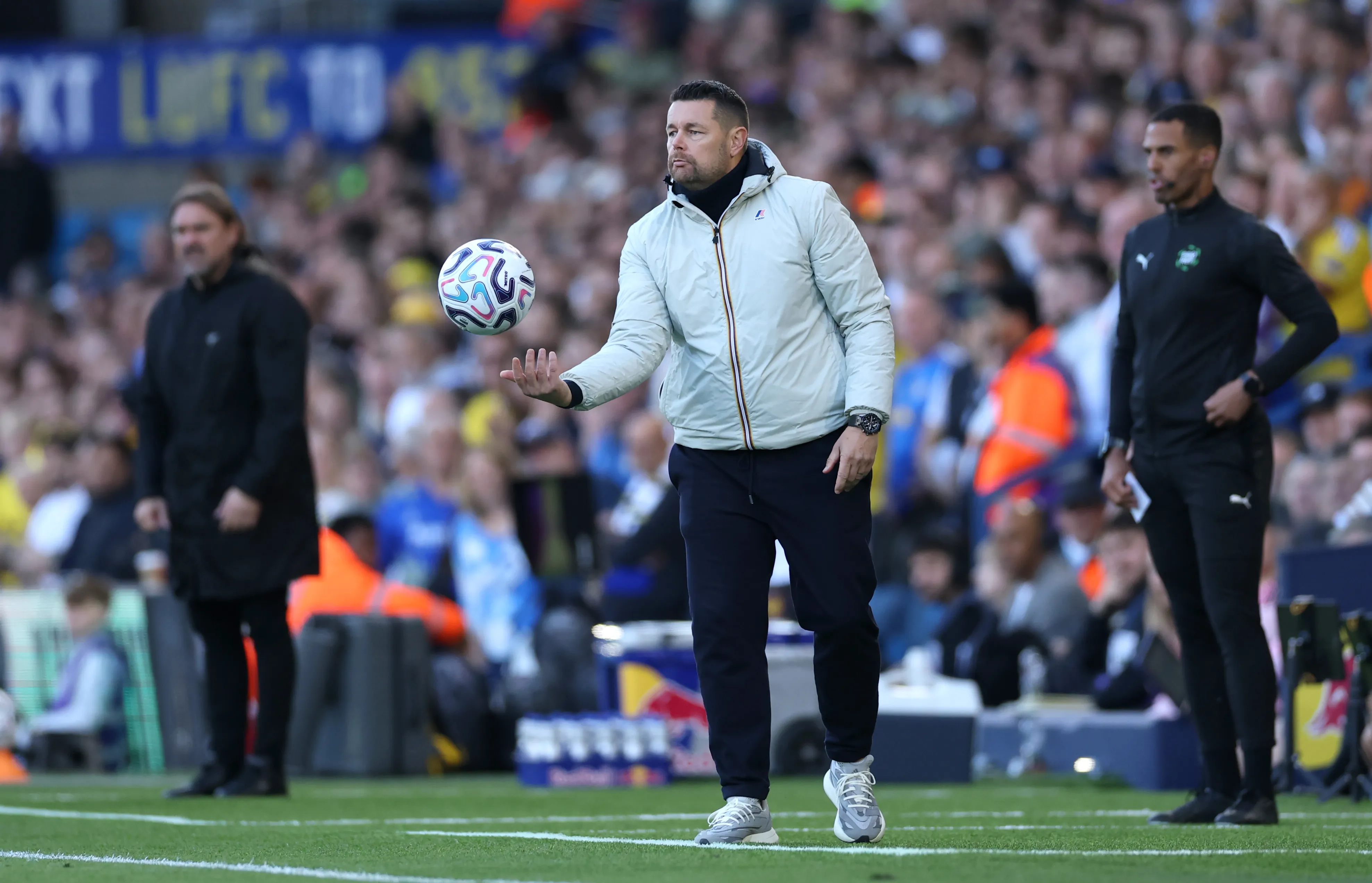 Pierre Sage frente al Leeds United. (Stu Forster/Getty Images).