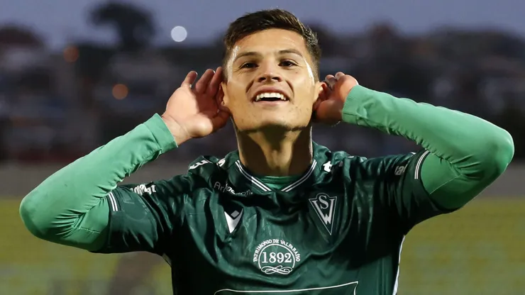 Lucas Cepeda se formó en Wanderers, donde destacó antes de saltar a Colo Colo.