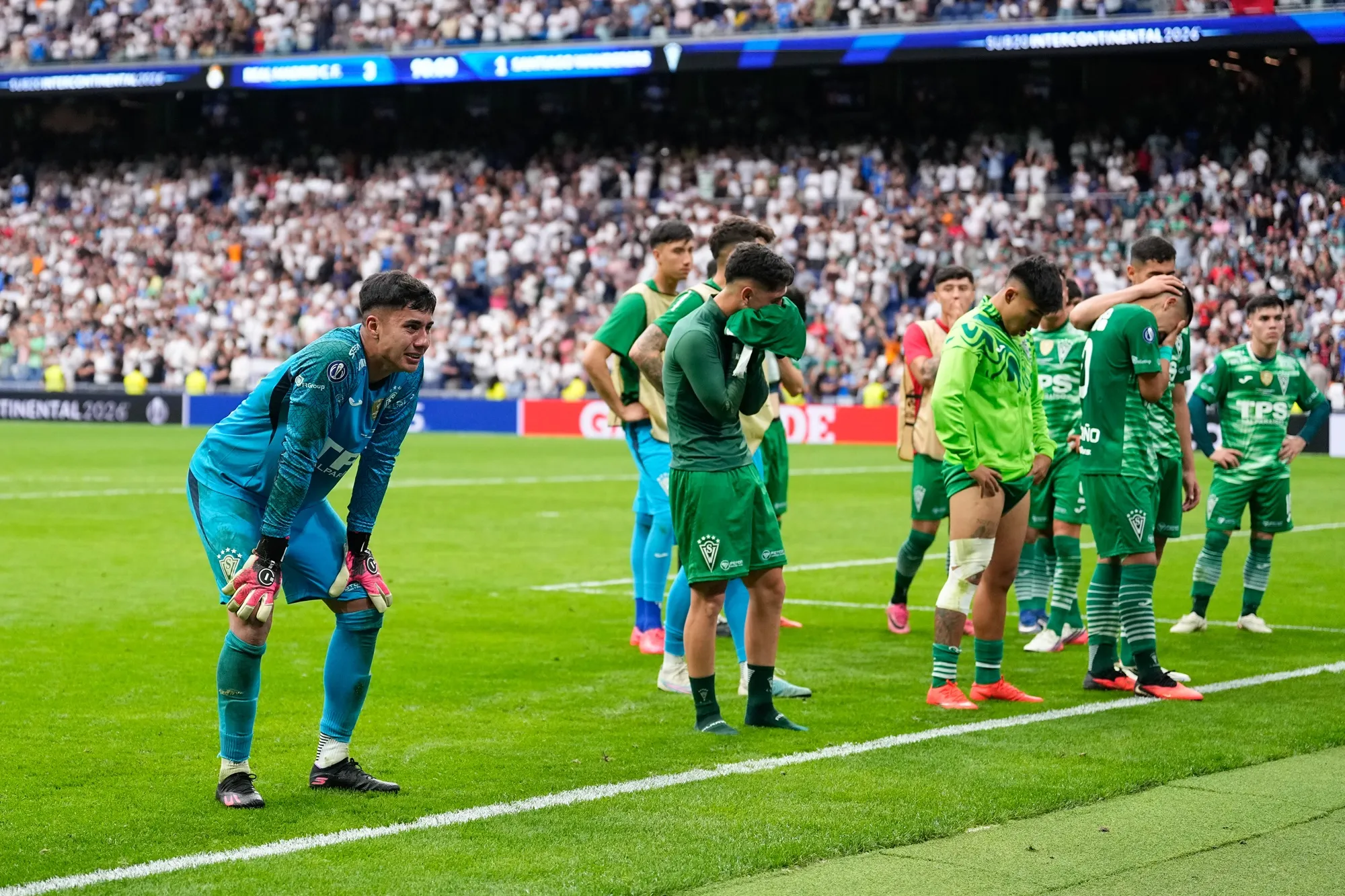 Santiago Wanderers terminó con mucha pena tras la caída ante el Real Madrid. (AFP7/Photosport).