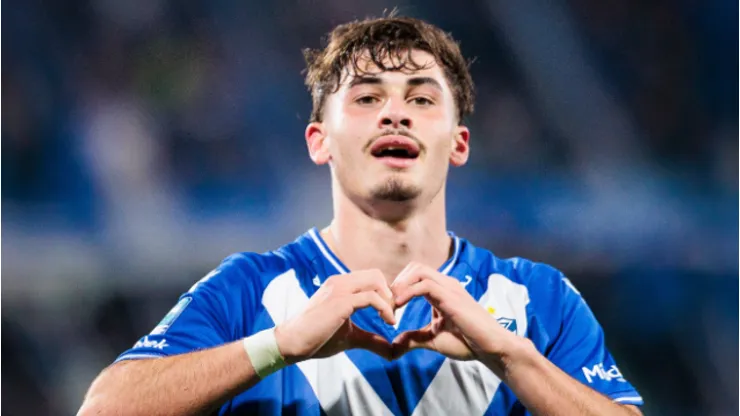 Así celebró Juan Cruz Policella el gol que le anotó con Vélez Sarsfield a Tigre.