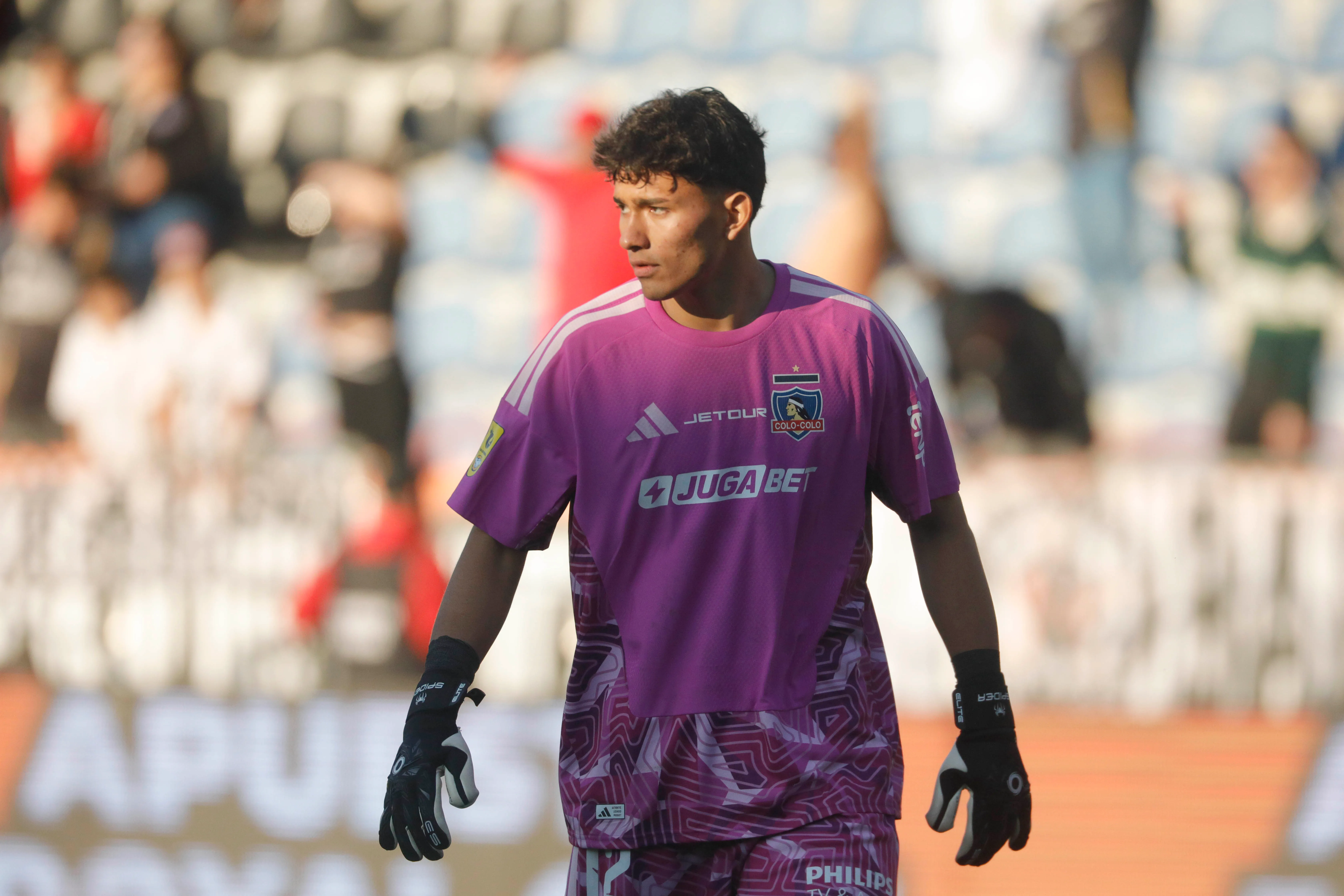 Eduardo Villanueva pelea con De Paul por la titularidad en Colo Colo. Foto: Marco Vazquez/Photosport