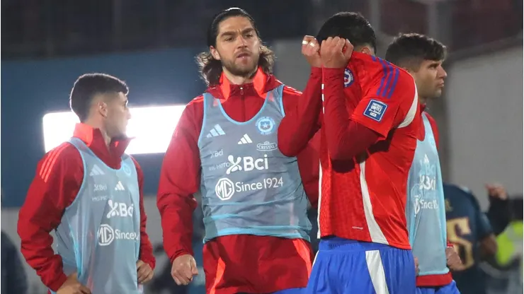Este zaguero central que tiene más de 50 partidos en la Roja vivió un fin de semana terrible.
