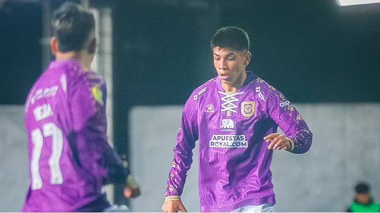 Este defensor central de 18 años llamó la atención de la selección de Perú y fue convocado para una gira internacional.