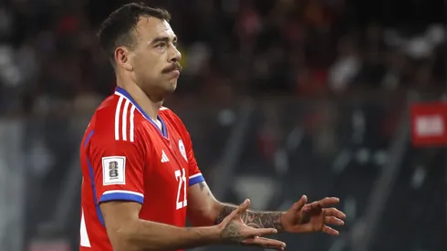 Este zaguero suma 9 partidos en la selección chilena y tiene 34 años.