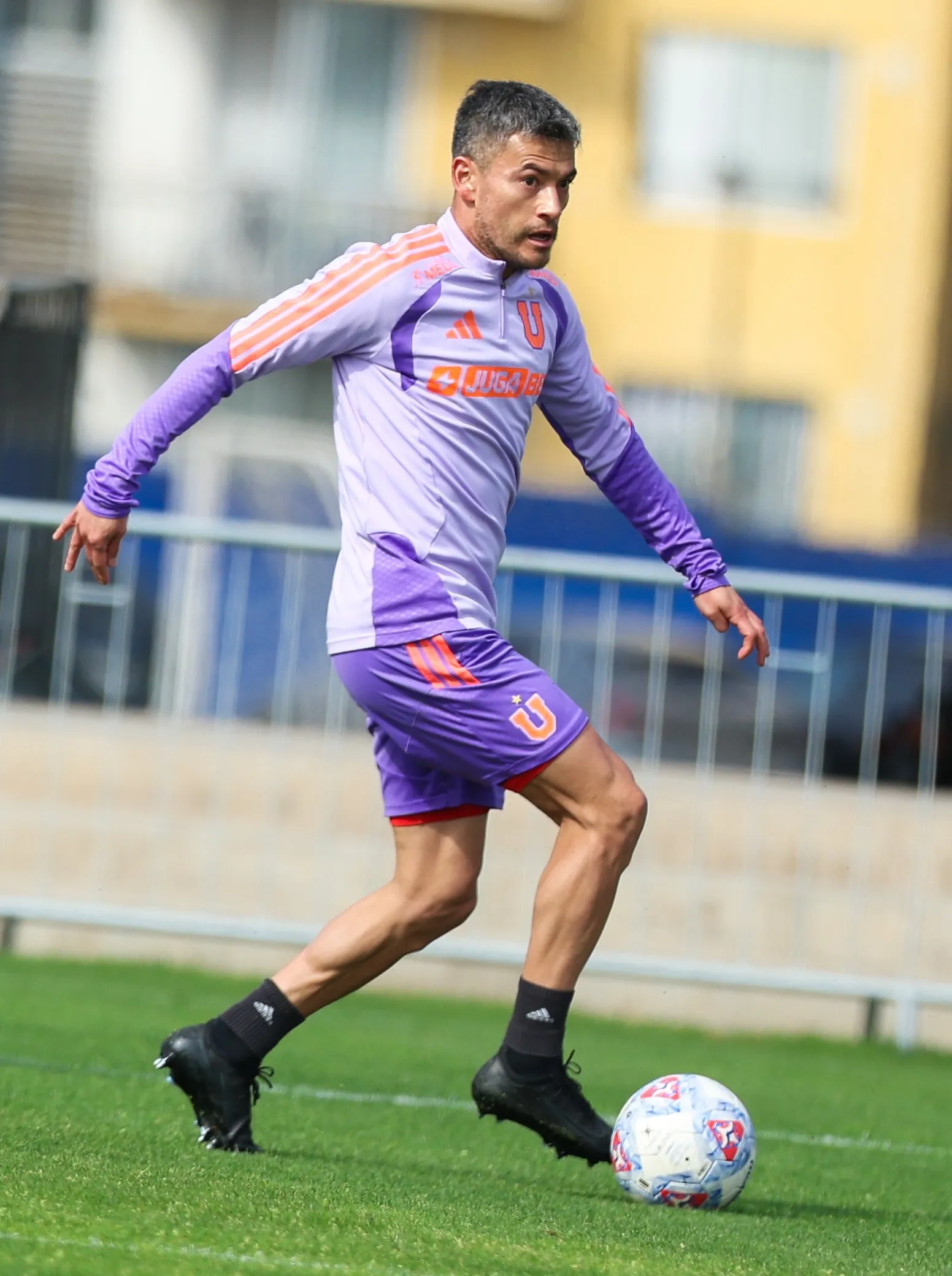 La foto de Charles Aránguiz en el entrenamiento en el CDA. Foto: U de Chile.
