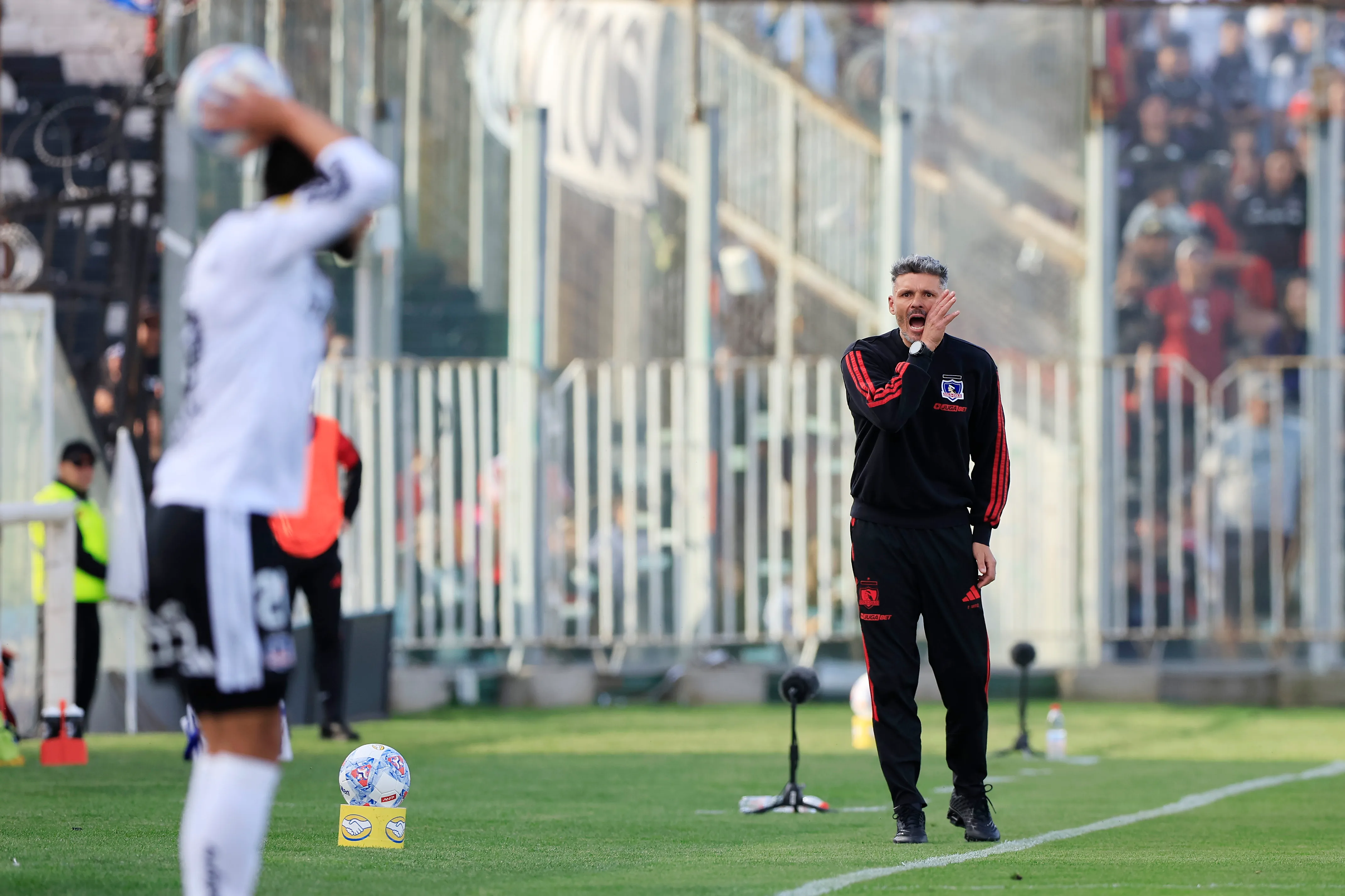 Fernando Ortiz busca su primer título como DT. Foto: Pepe Alvujar/Photosport