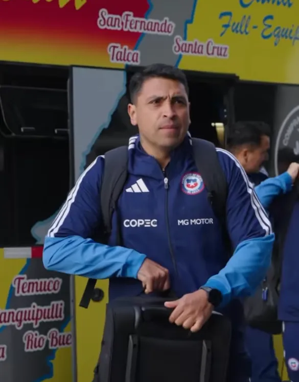Gonzalo Jara rumbo a la gira. (Captura FFCh).