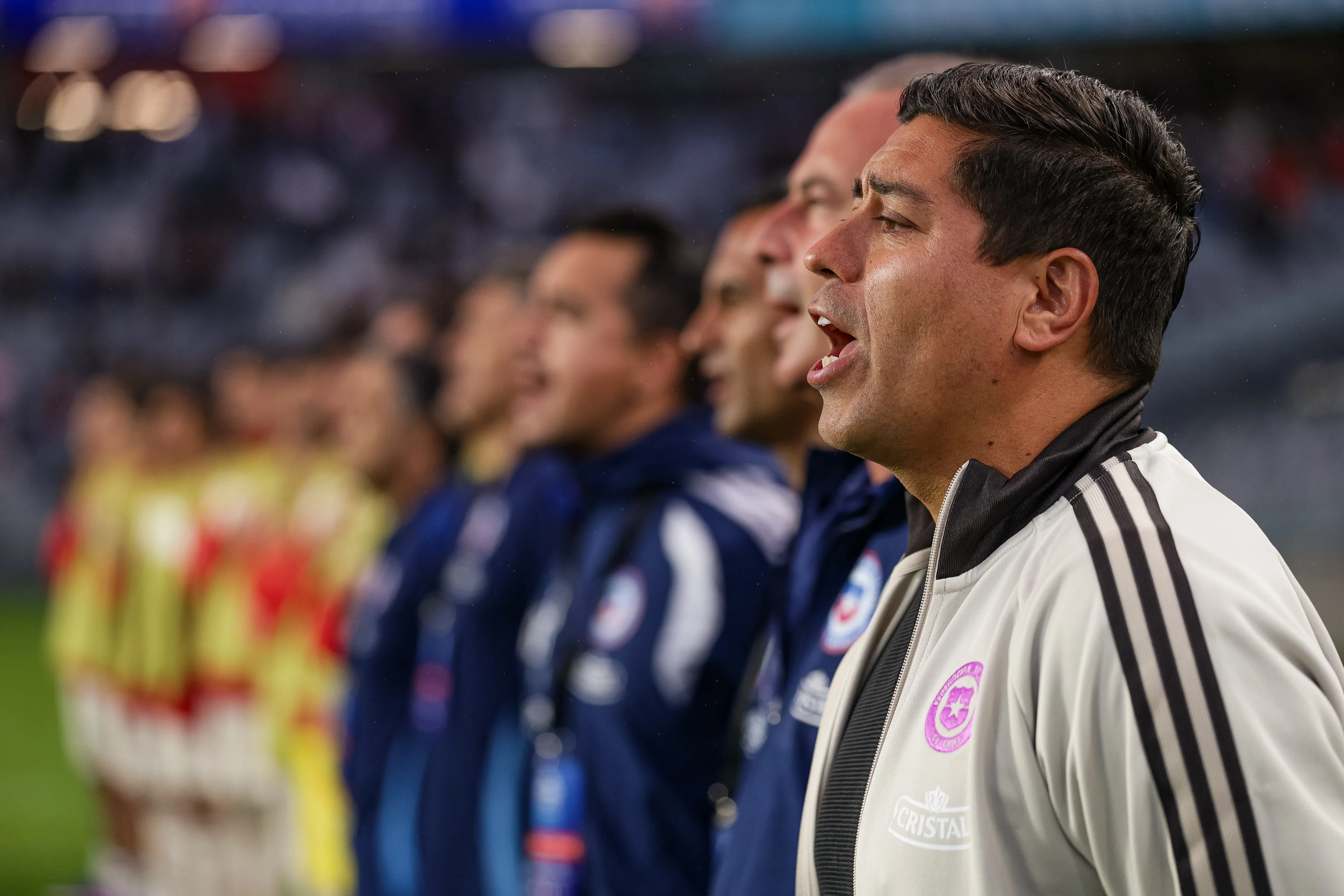 De fondo en esta imagen se aprecia a Chester Cortés. (Joshua Devenie | Photosport).