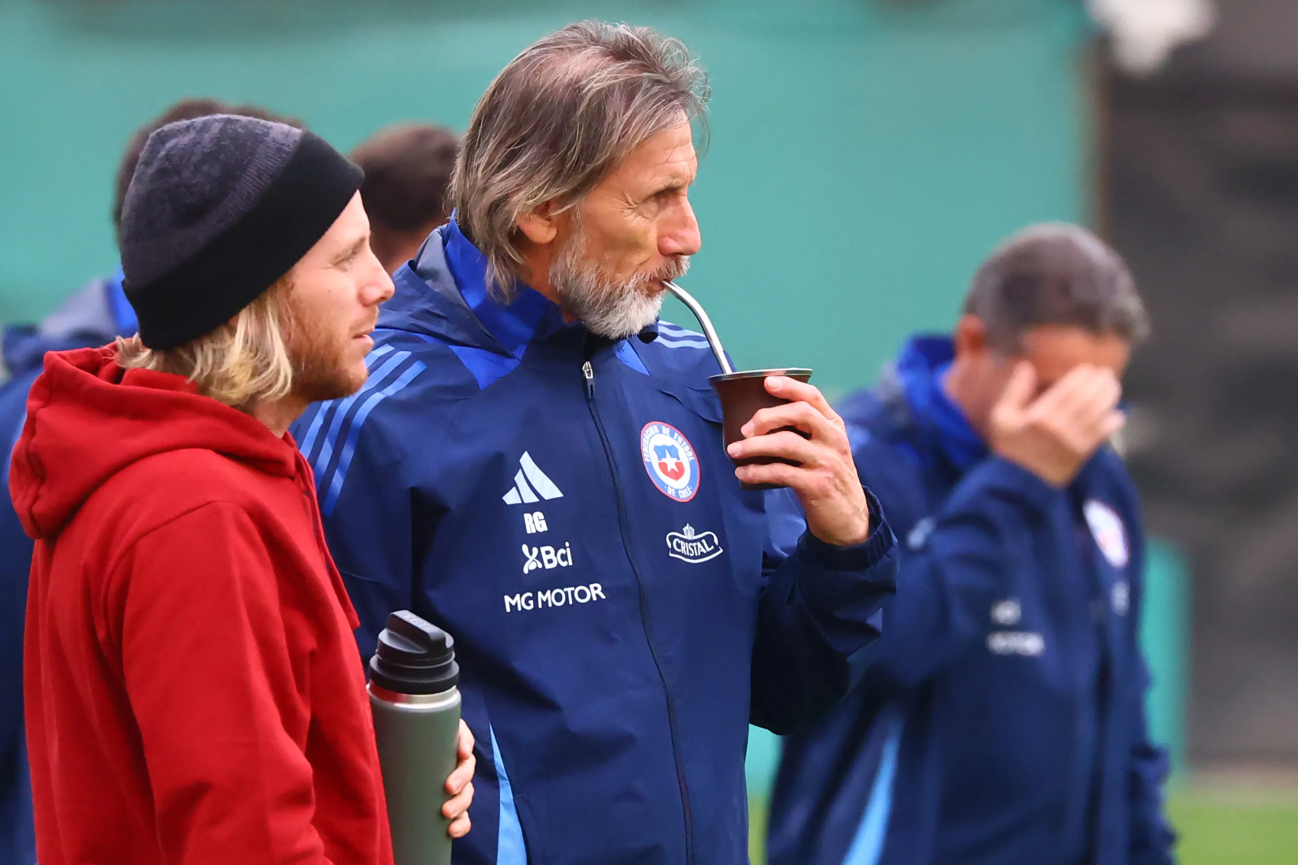 Ricardo Gareca tomando mate, una de las pocas cosas que hizo en Juan Pinto Durán. Foto: Jonnathan Oyarzun/Photosport
