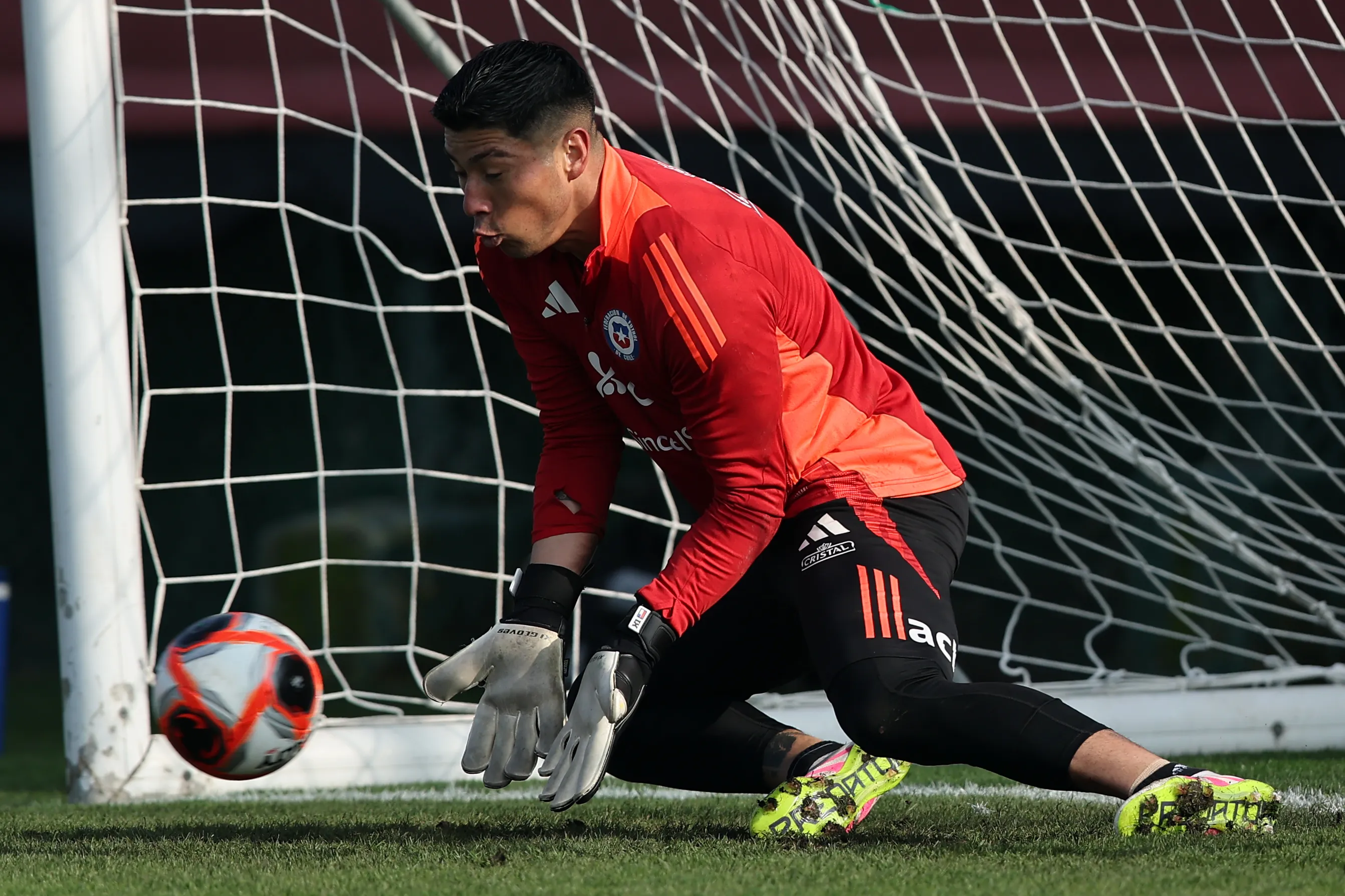 Brayan Cortés entrena en la selección chilena. Foto: Javier Torres/Photosport