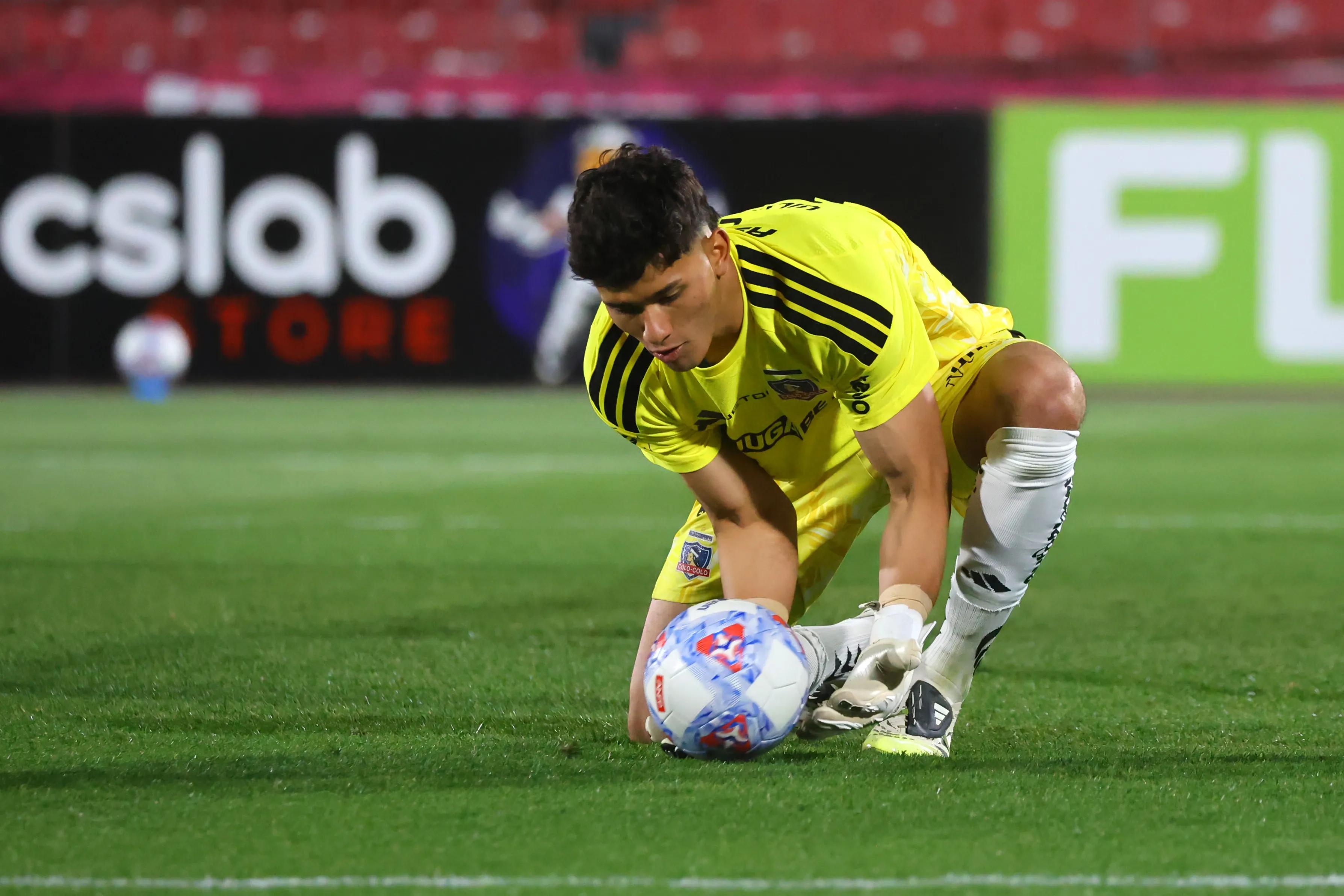 Eduardo Villanueva pudo mantener su arco en cero atajando para Colo Colo. | Foto: Photosport.